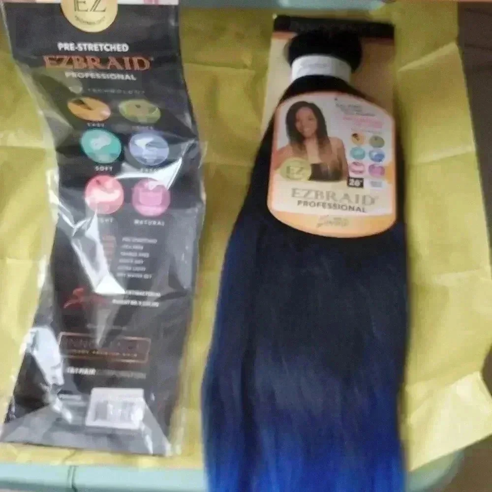 Ezbraid fiber hair color is blue